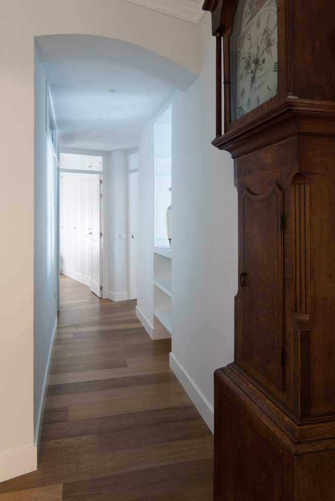 Small transitional hallway in Madrid.