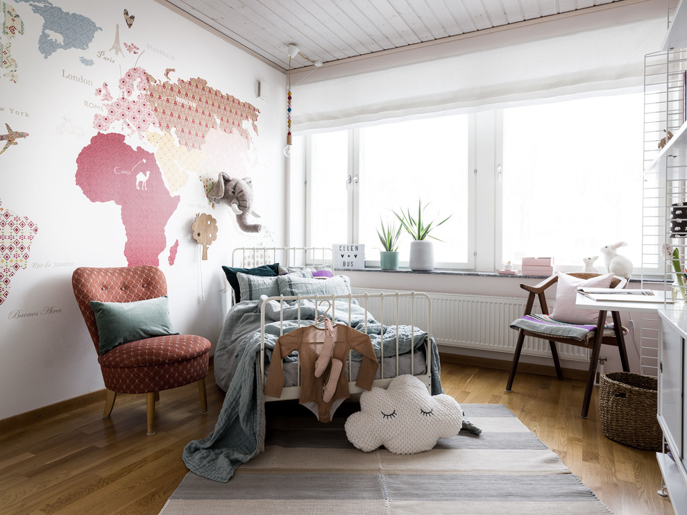 Inspiration for a mid-sized scandinavian kids' room for kids 4-10 years old and girls in Stockholm with multi-coloured walls, light hardwood floors and brown floor.