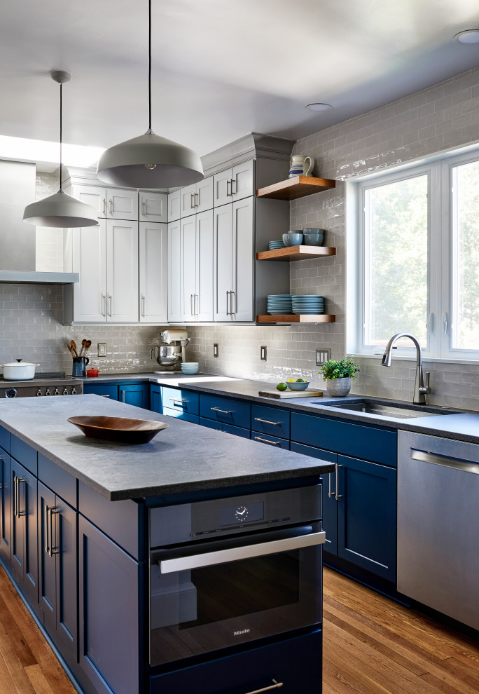 Example of a transitional kitchen design in DC Metro