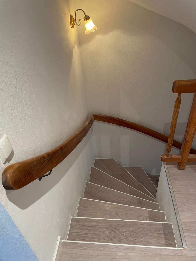 Moderne Treppe in Sonstige