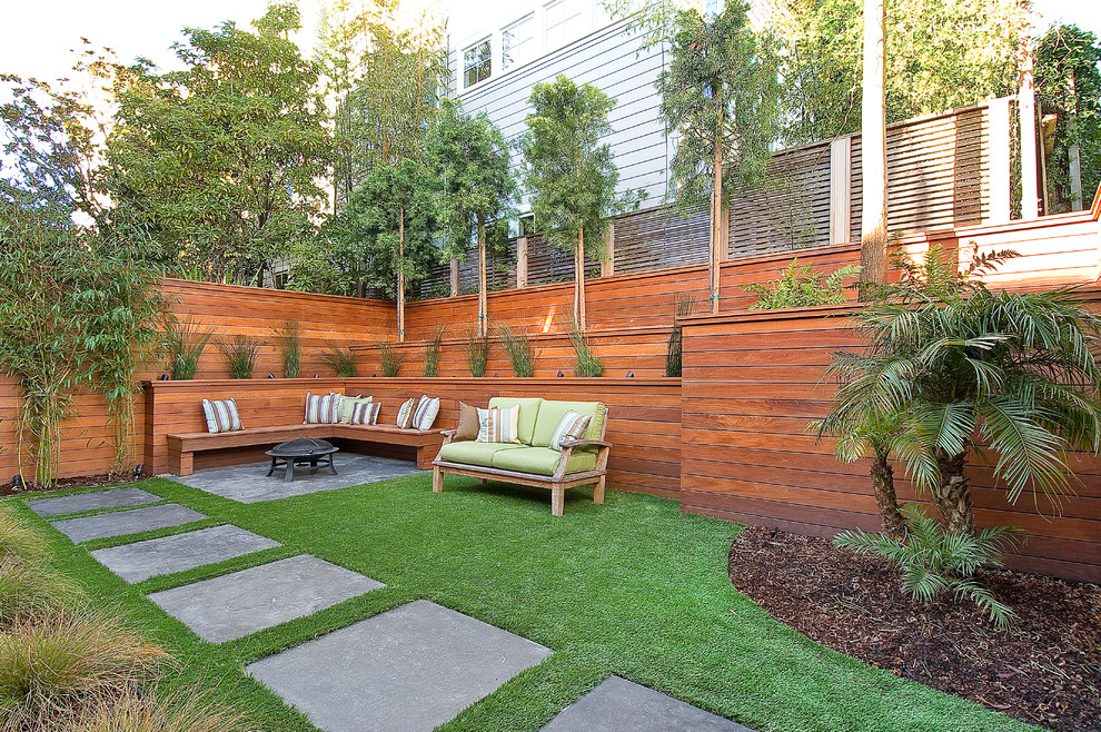 Photo of a traditional backyard patio in San Francisco.