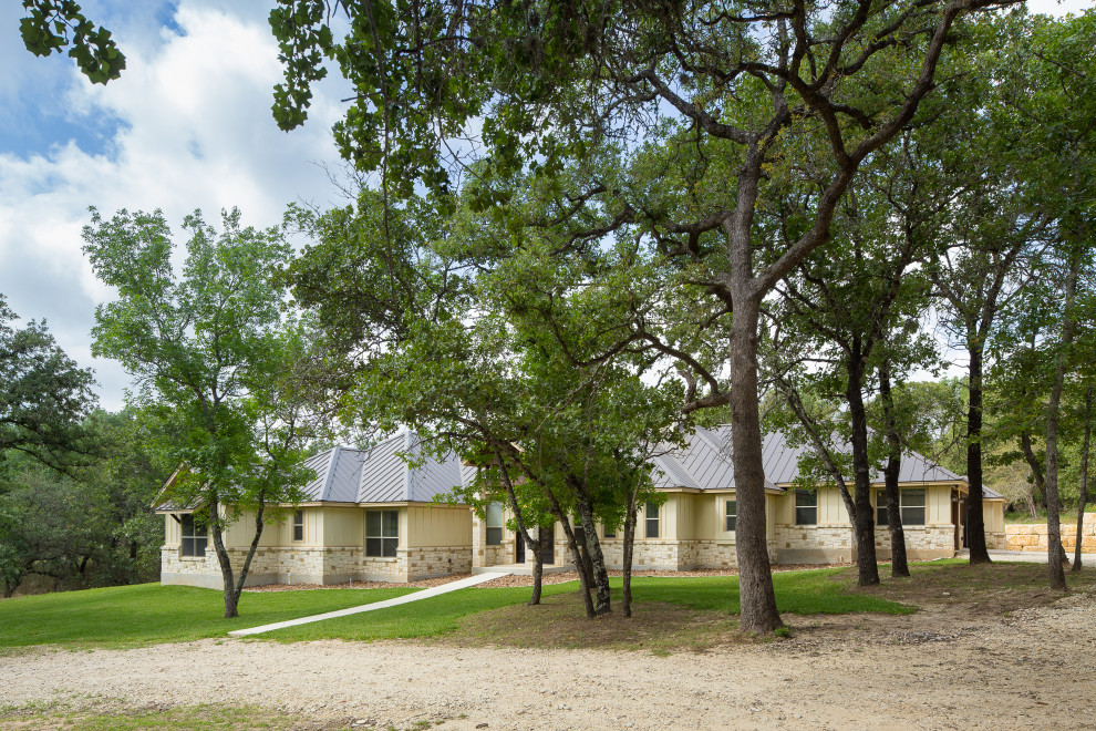 Mountain style home design photo in Austin