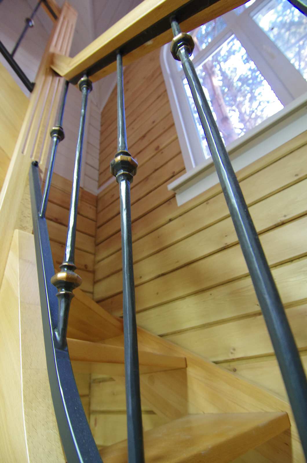 Лестницы с кованым ограждением