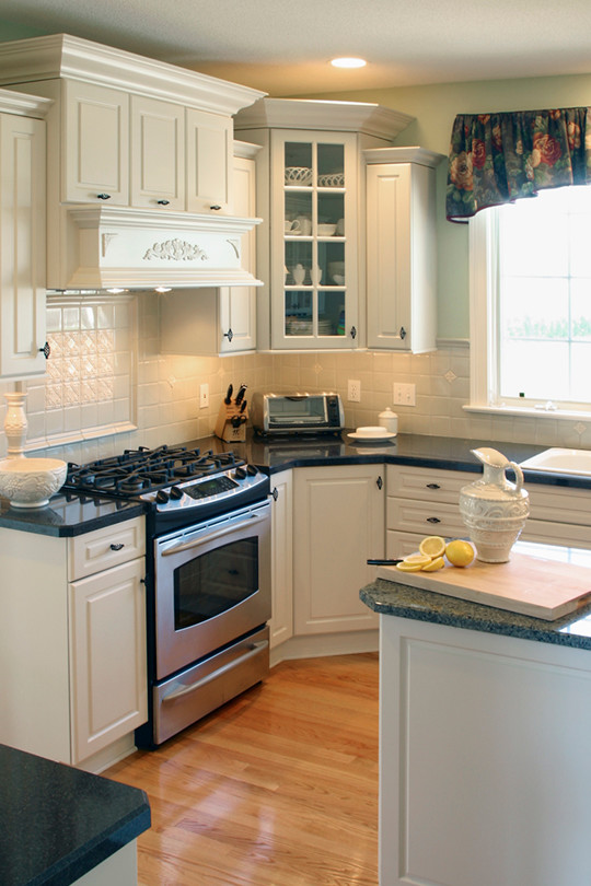 Kitchen - kitchen idea in Boston