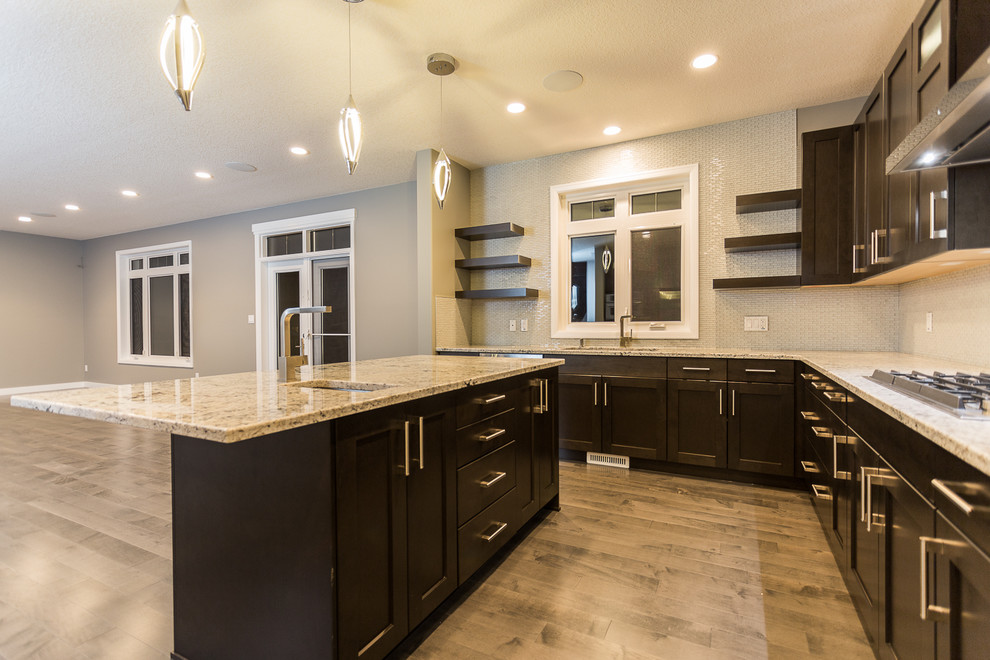 Kitchen - transitional kitchen idea in Edmonton