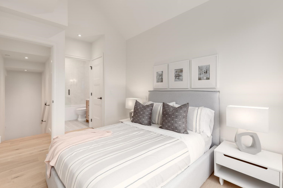 Home design - transitional home design idea in Vancouver