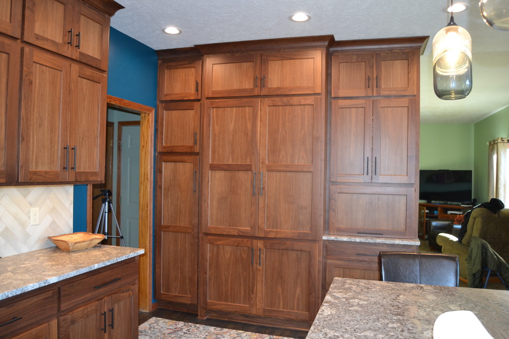 Kitchen - transitional kitchen idea