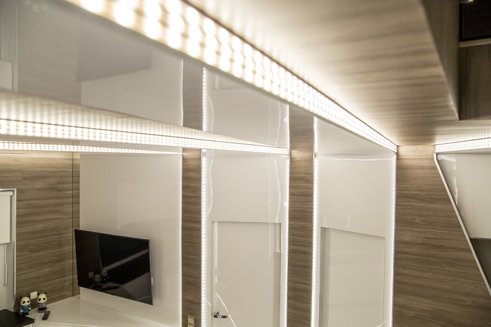 В ЛУЧАХ СВЕТА