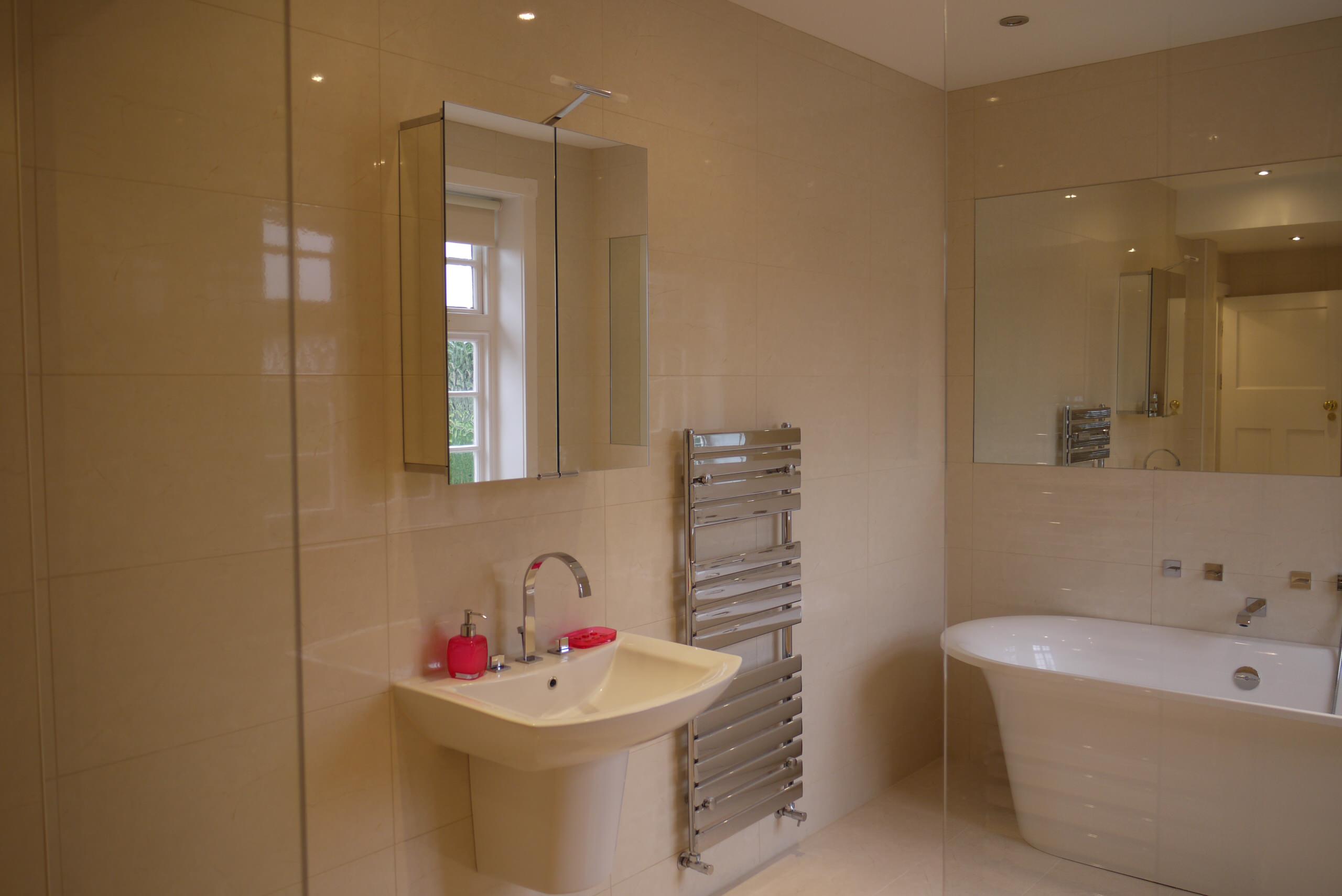 Family bathroom White Cottage