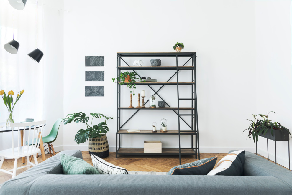 Idéer för att renovera ett mellanstort minimalistiskt vardagsrum, med mellanmörkt trägolv