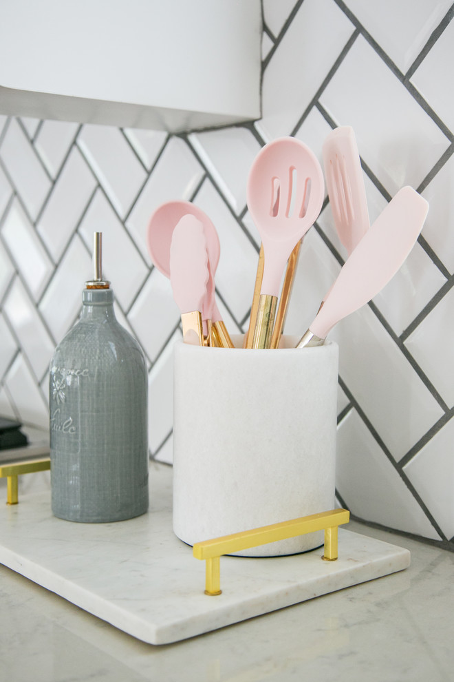 Transitional kitchen photo in Houston
