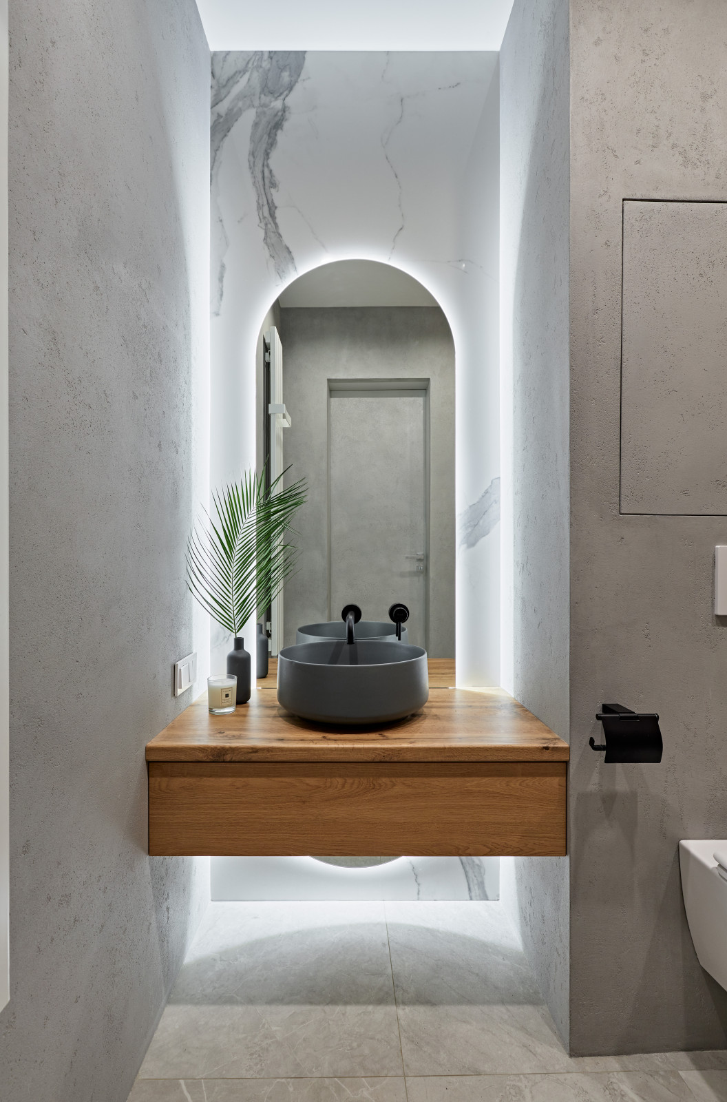 Тумба с зеркалом.