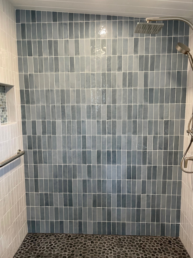 Stacked Tile Master Bathroom in El Cerrito