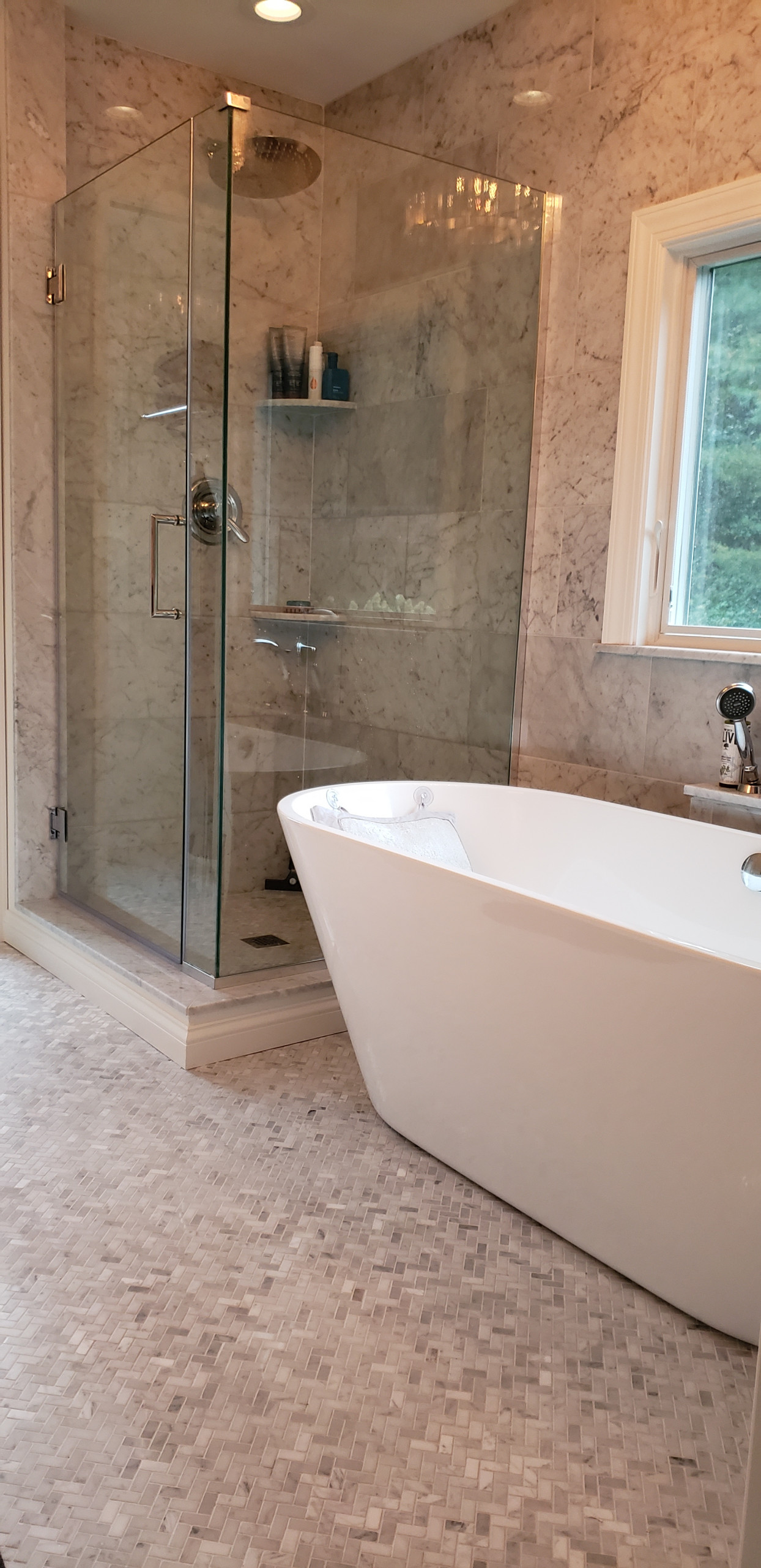 Soaking Tub with Shower