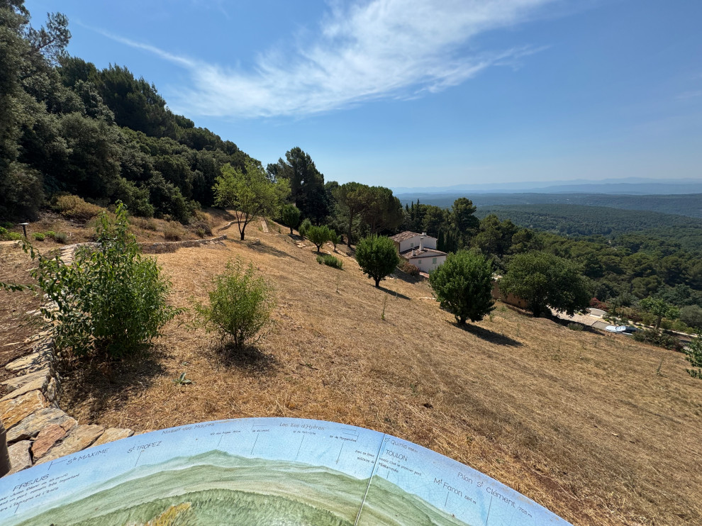 Tourtour jardin haut