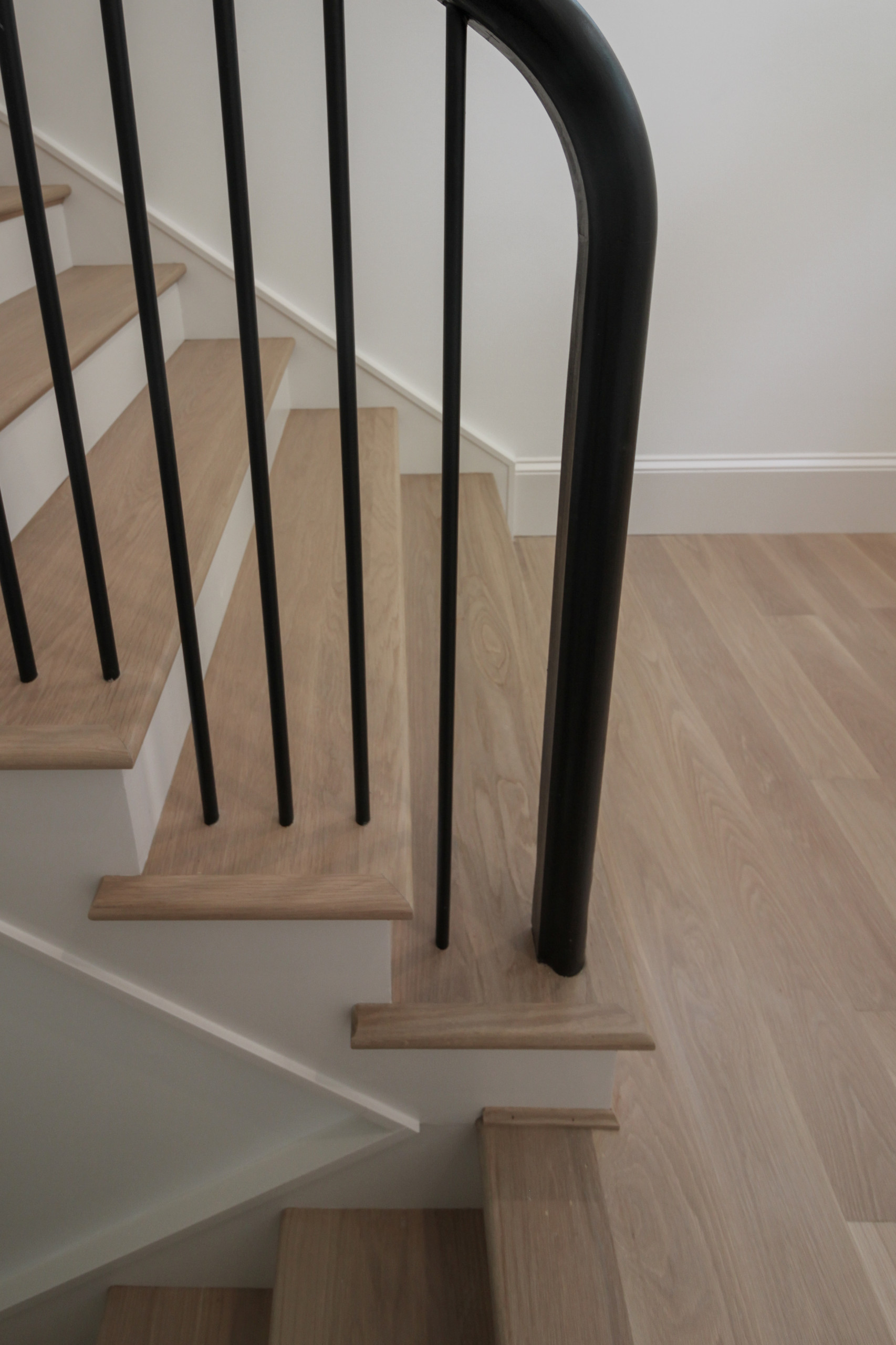 88_Clean & Modern Staircase, Arlington VA 22207