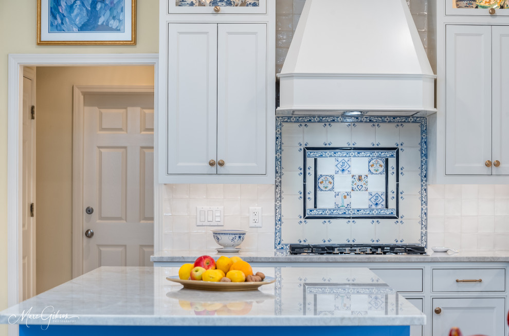 Beautiful Kitchen with Beautiful Backdrop