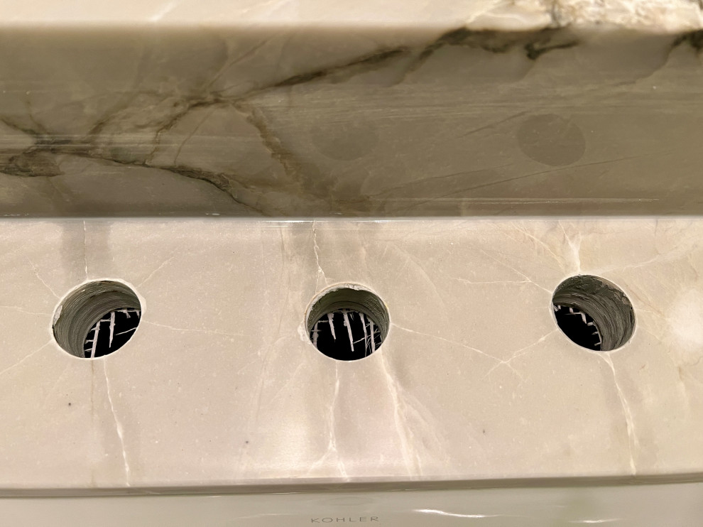 Cracking or fissures in Quartzite