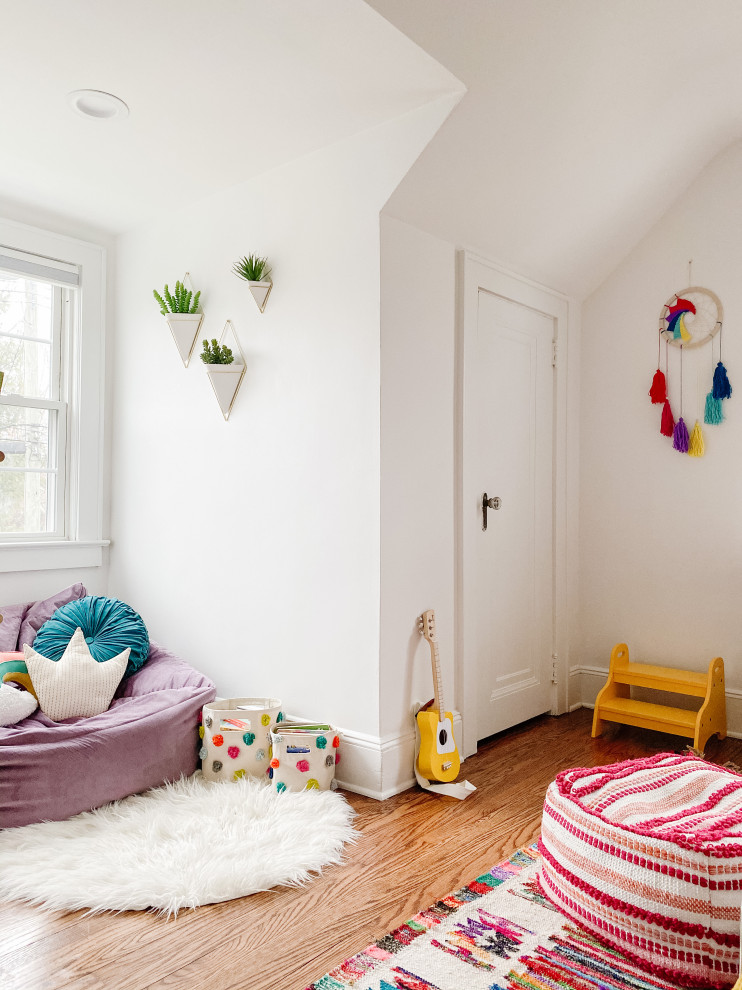 Foto di una cameretta per bambini minimalista