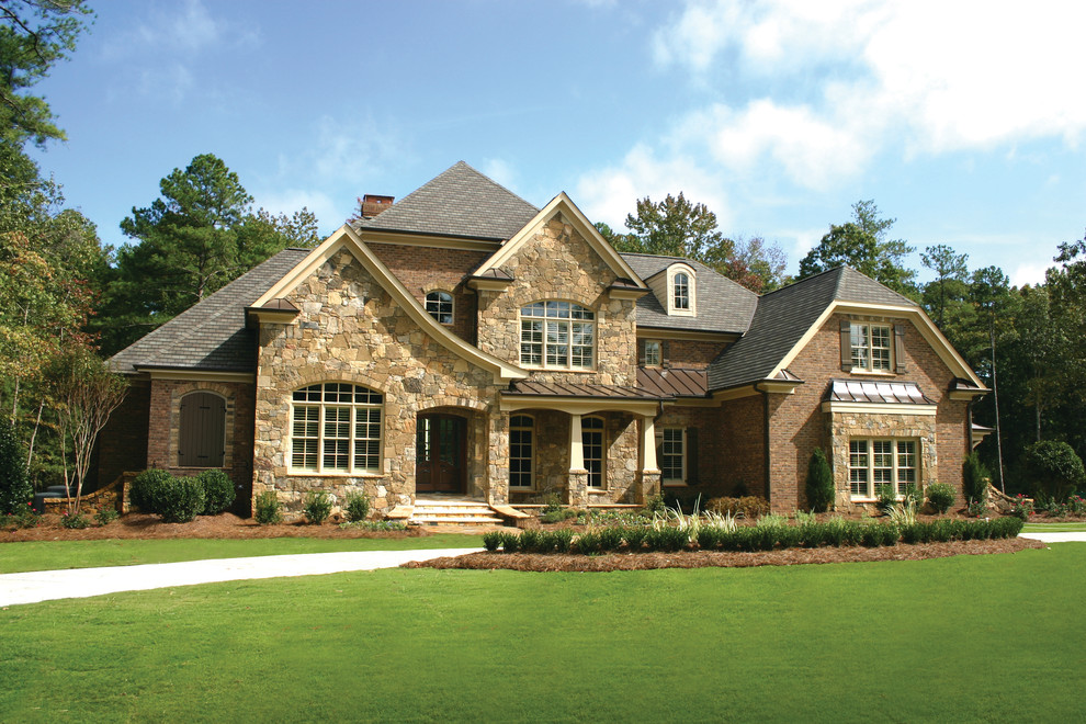 Inspiration for a traditional exterior in Raleigh.