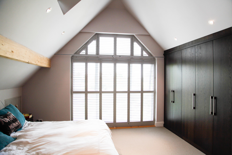 Inspiration for a modern bedroom in Oxfordshire.