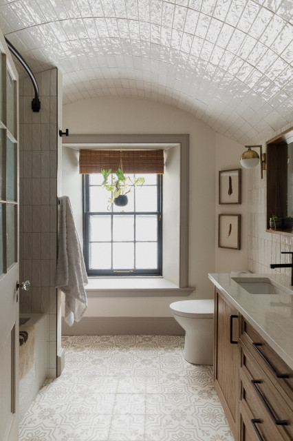 Relaxing Main Bath klassisch-modern-badezimmer