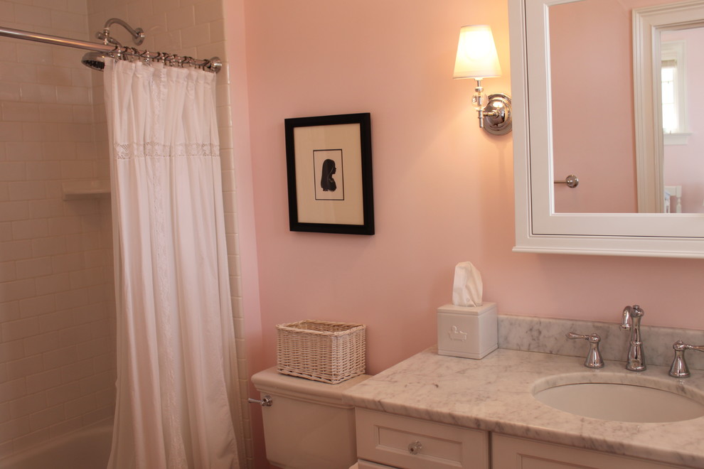 Design ideas for a traditional bathroom in Raleigh.