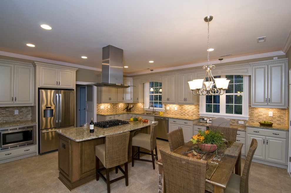 Traditional eat-in kitchen in Raleigh with stainless steel appliances and beige splashback.