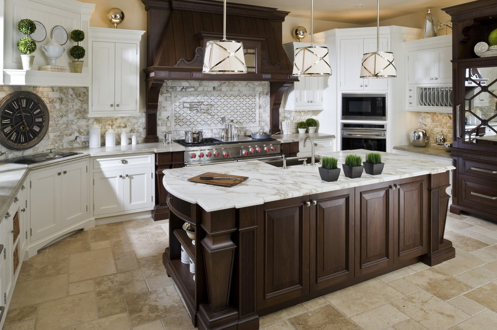 Inspiration for a traditional kitchen in Dallas with stainless steel appliances.