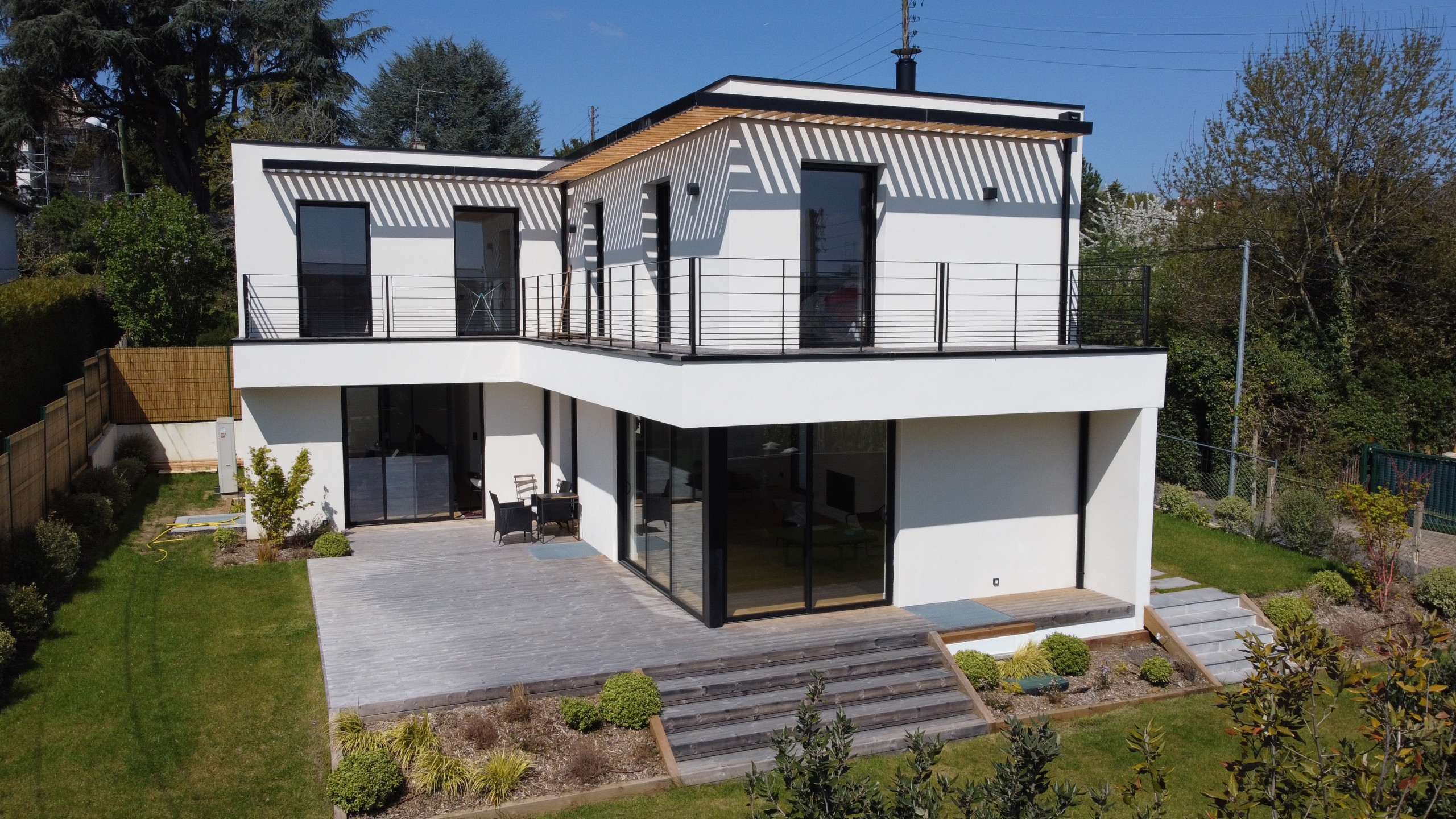 L  - Construction d'une maison - Calme dans la ville