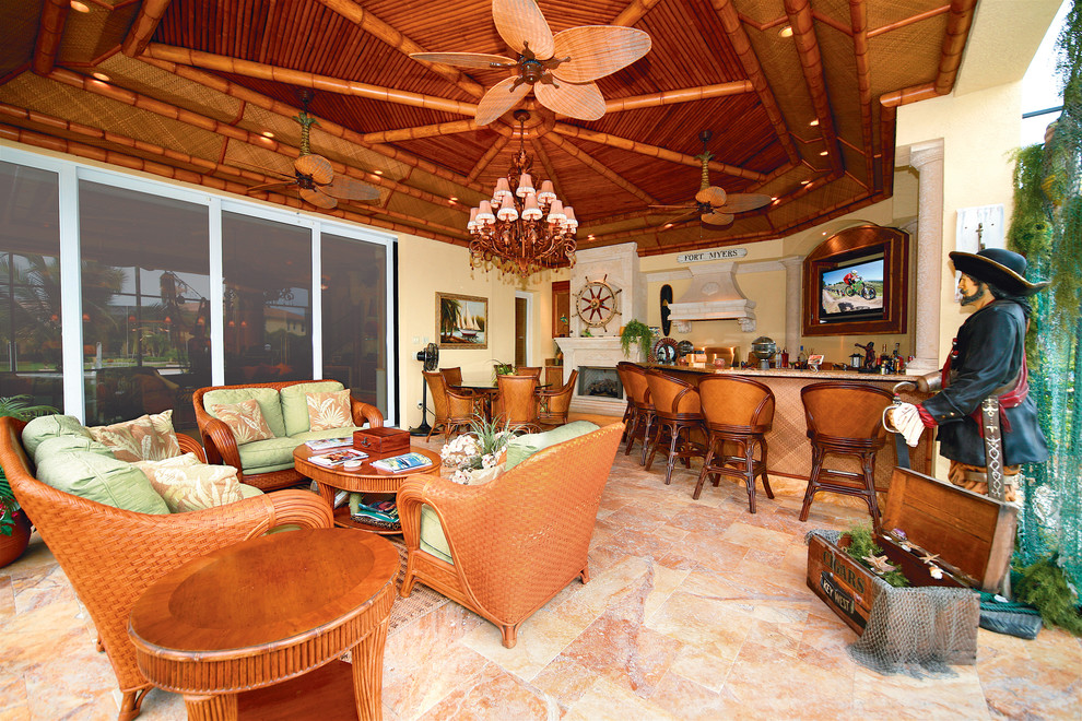 Example of a transitional home design design in Miami