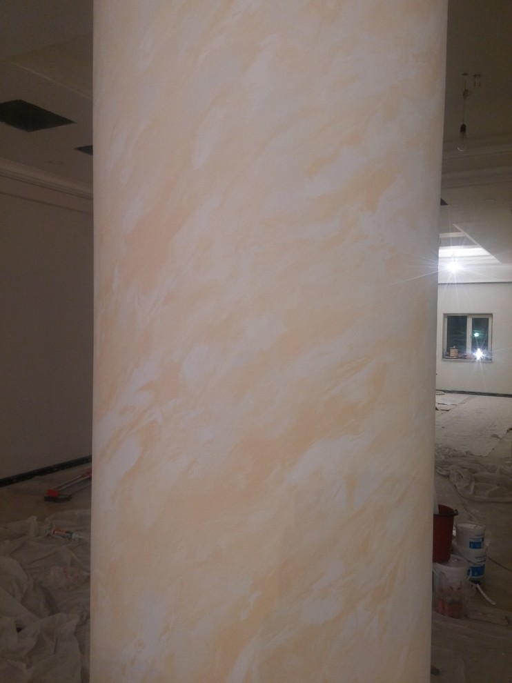 Отделка колонн венецианской штукатуркой, имитирующей мрамор