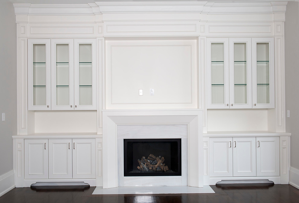Inspiration for a transitional home design remodel in Toronto