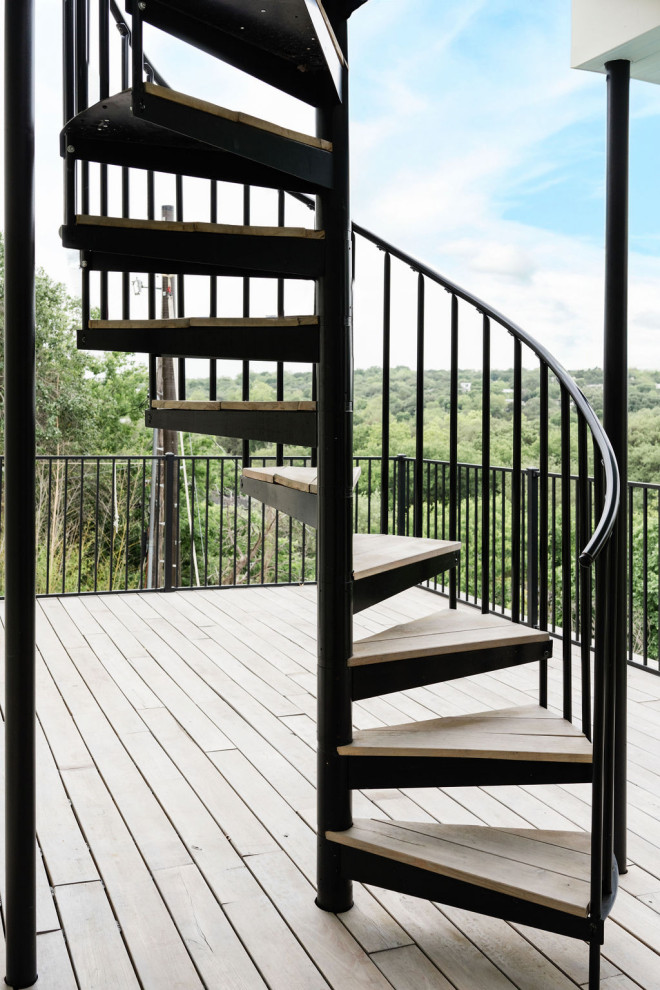 Transitional home design photo in Austin