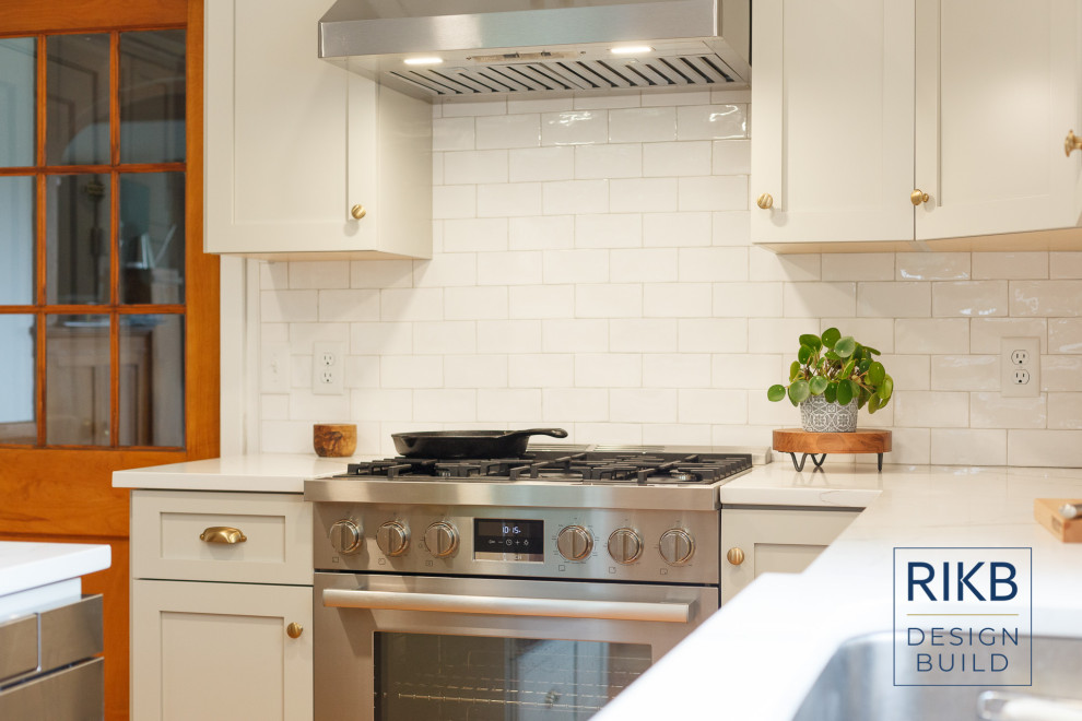 Transitional kitchen photo in Providence