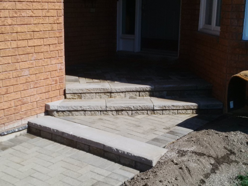 Design ideas for a mid-sized partial sun front yard landscaping in Toronto.