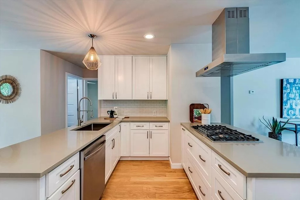Transitional kitchen photo in Austin