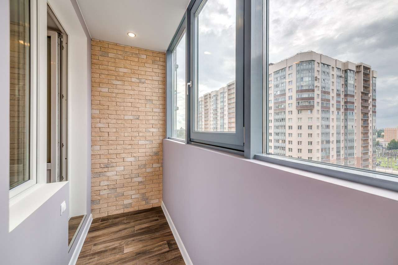 Спальня яркая  для молодой семьи