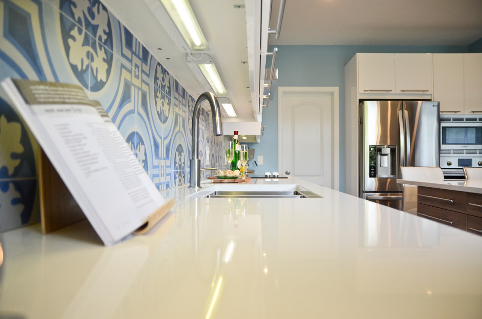 Inspiration for a mid-sized modern l-shaped cork floor eat-in kitchen remodel in Ottawa with an undermount sink, flat-panel cabinets, white cabinets, quartzite countertops, blue backsplash, porcelain backsplash, stainless steel appliances and an island