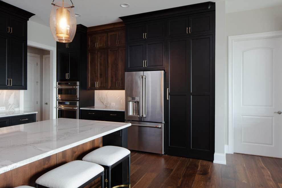 Example of a transitional kitchen design in Cincinnati