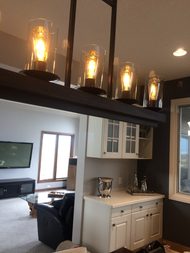 Kitchen - transitional kitchen idea in Calgary