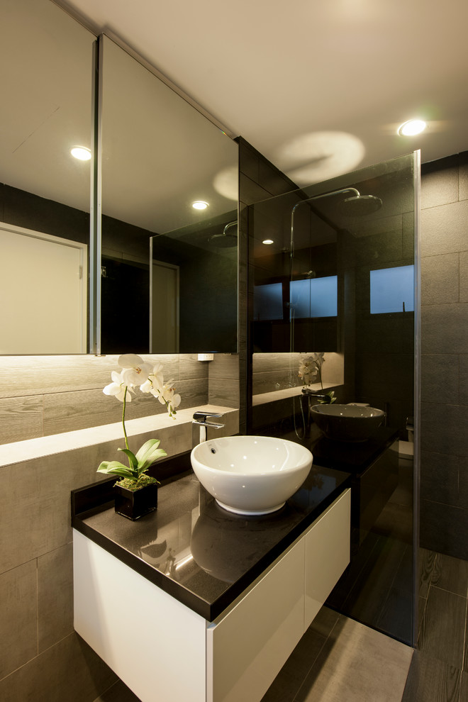 Photo of a contemporary bathroom in Singapore.
