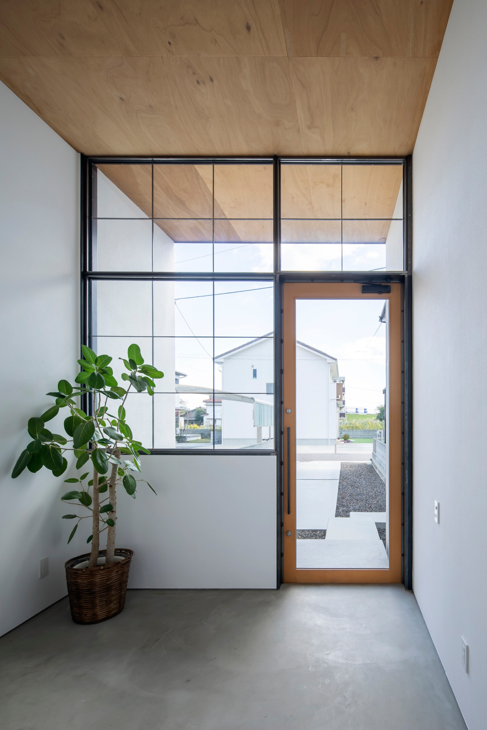 北欧スタイルのおしゃれな玄関の画像 75選 - 2026 年 6月 | Houzz (ハウズ)