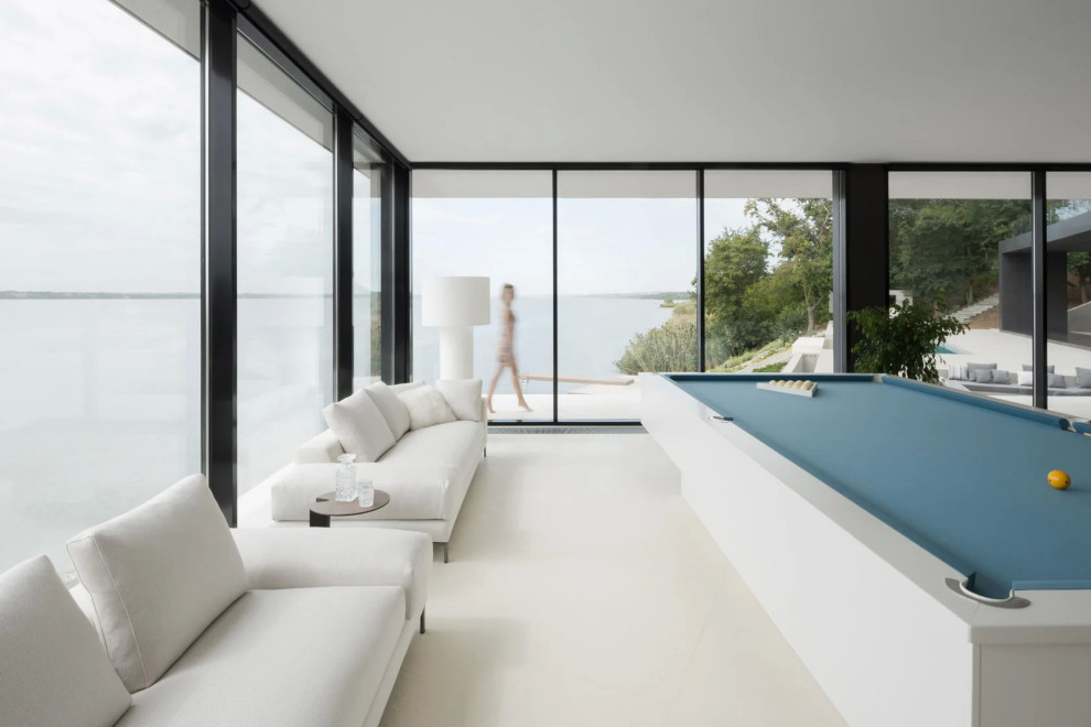 Вилла на берегу залива