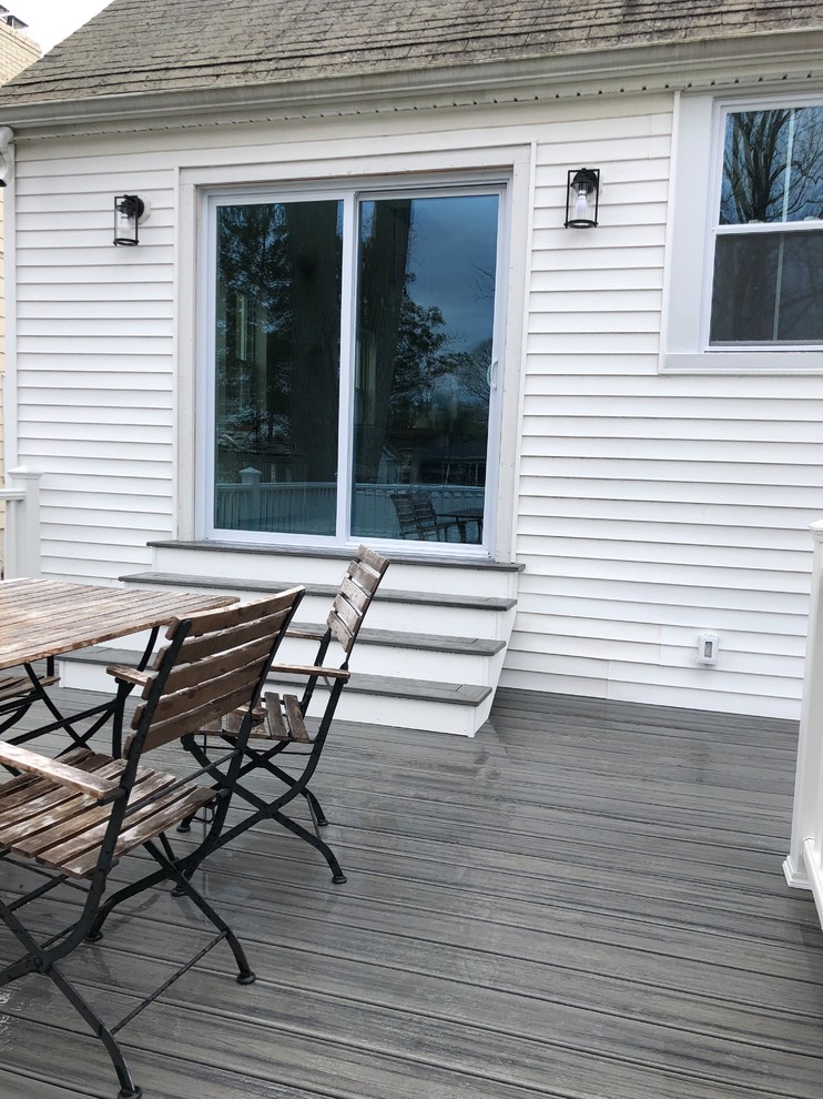 Inspiration for a transitional deck remodel in New York