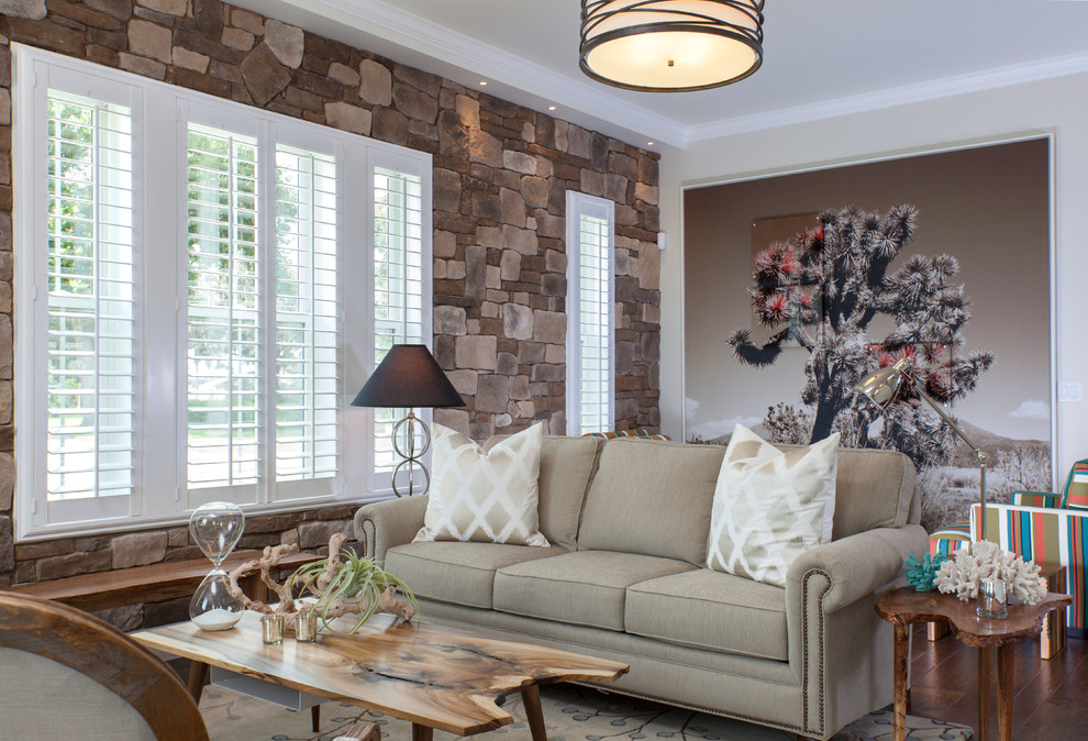 This is an example of a transitional living room in Tampa.