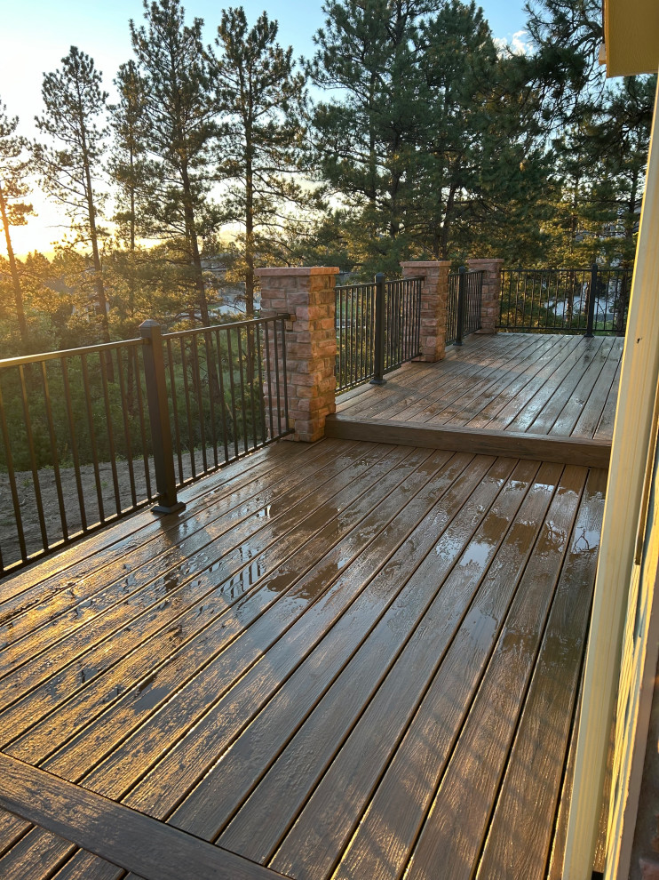 Example of a mountain style deck design in Denver