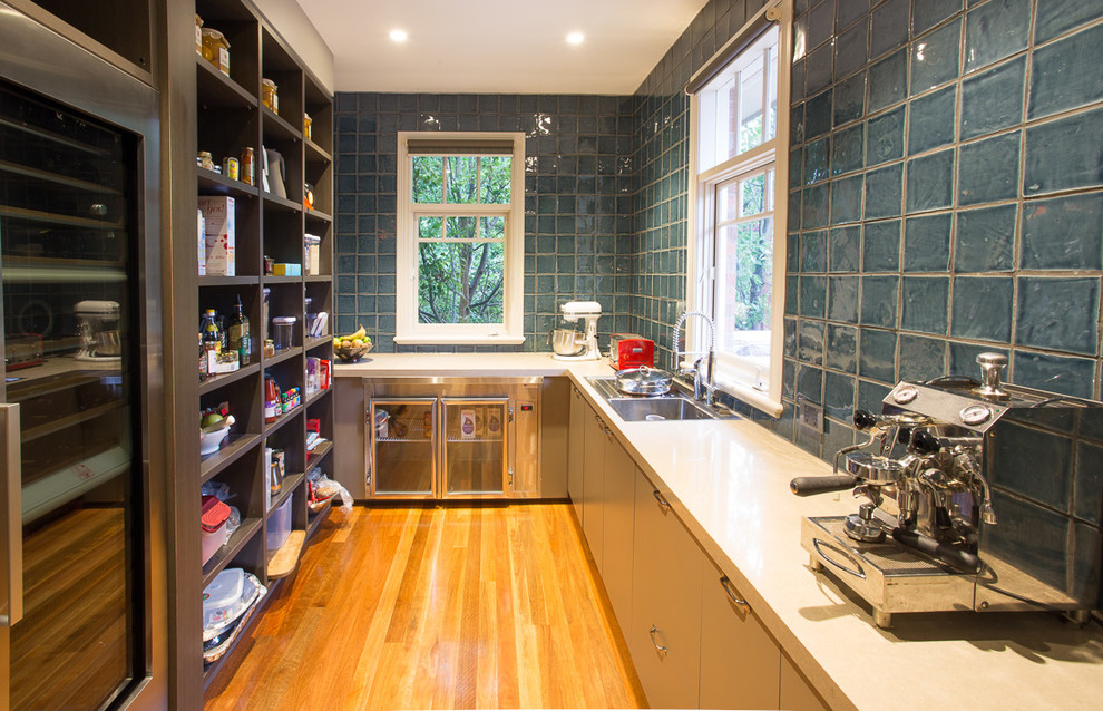 Inspiration for a traditional kitchen in Melbourne.
