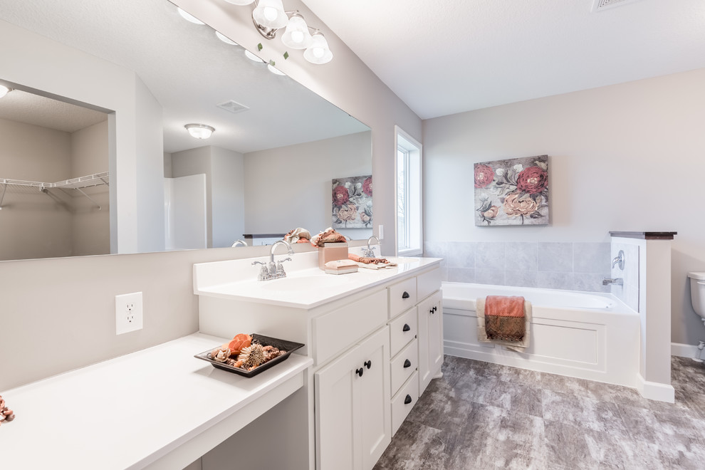 Transitional home design photo in Minneapolis