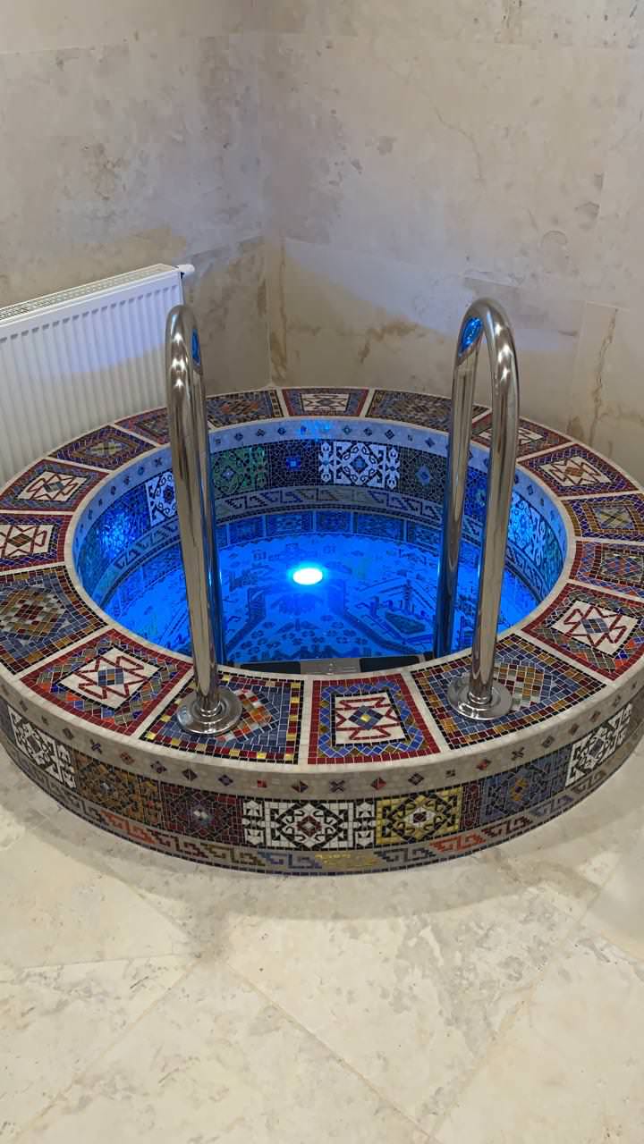 Купель из мозаики. Подмосковье, частный дом